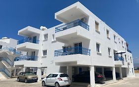 Riana Latchi Apartment